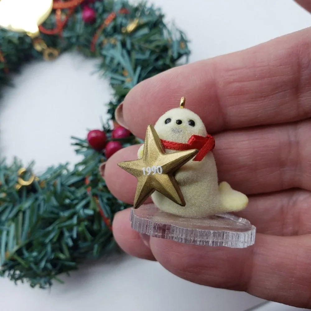 Hallmark Keepsake Ornament Little Frosty Friends Memory Wreath Stand Ornaments